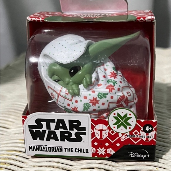 Star Wars Mandalorian The Child Bounty Collection Holiday Edition Set of 3 - Picture 4 of 4